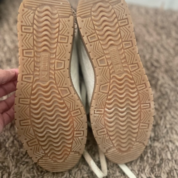 Worn twice I bought 2 small super cute Puma high tops. Excellent condition - Picture 3 of 3